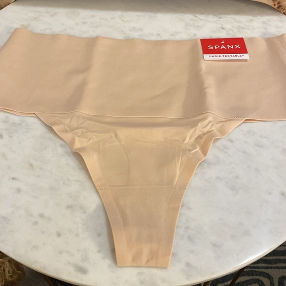 Spanx Undie-Tectable Nude Shaping Thong Underwear size Large NWT - Picture 1 of 8